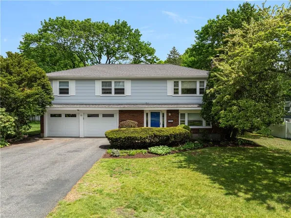 13 Angela Ct, North Providence, RI 02904