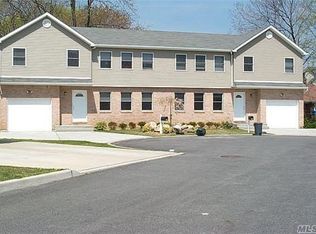 14 Caruso Ct, Glen Cove, NY 11542