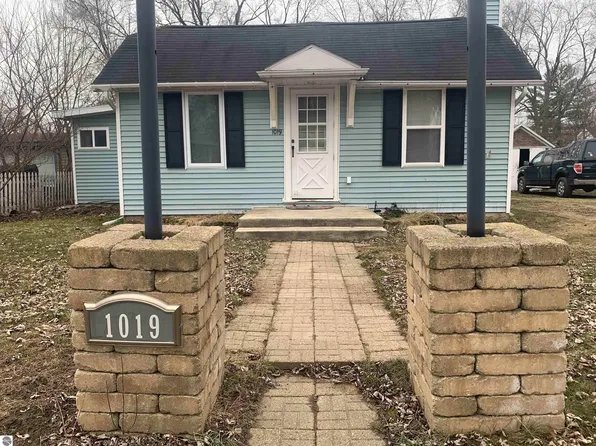 1019 Bruce St, Mount Pleasant, MI 48858