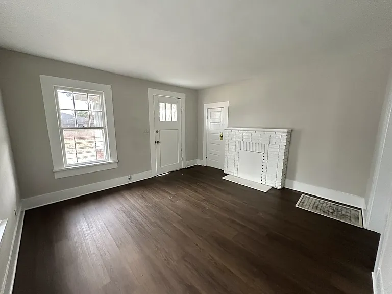 1249 Waverly St — Photo 6