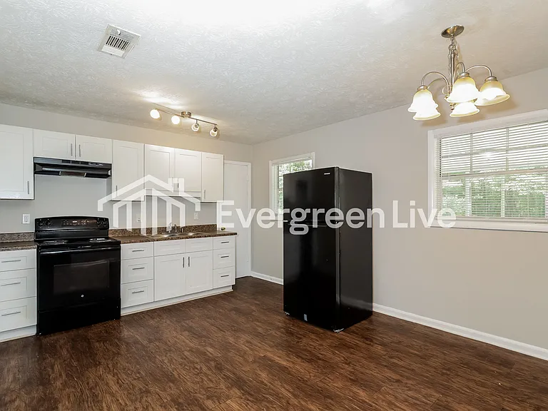 1975 Chestnut Log Dr — Photo 5