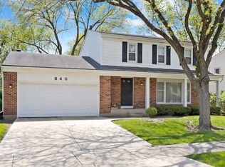 840 Pawnee Dr, Carol Stream, IL 60188