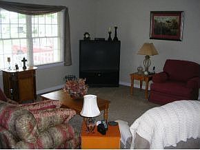 3rd image of 220 Spencer Ln