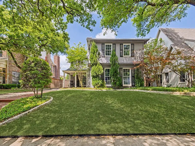 4556 Belclaire Ave — Photo 2