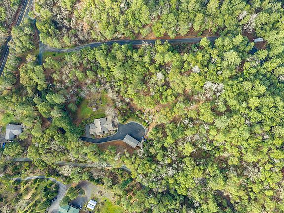 5th image of 565 Greens Creek Rd