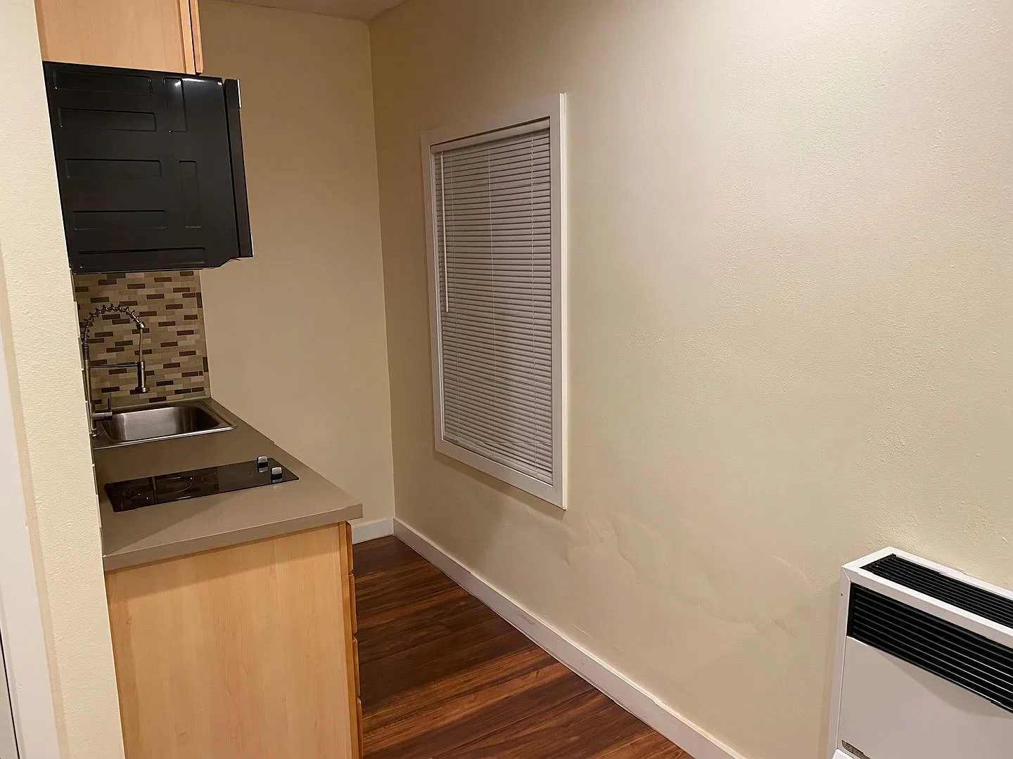 553 Stanford Ave — Photo 2