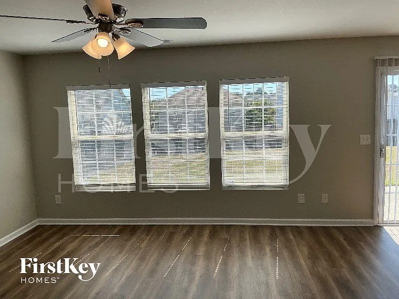 3 bed, 2.5 bath, 1873 sqft, $2,150 — Photo 2
