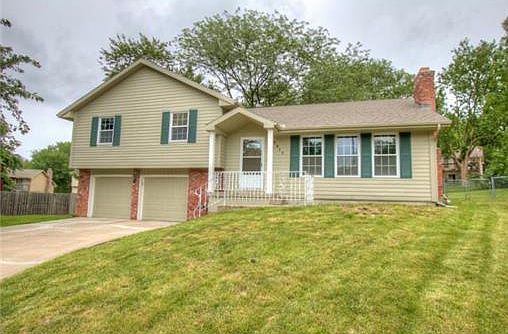 Nice wide stairway...