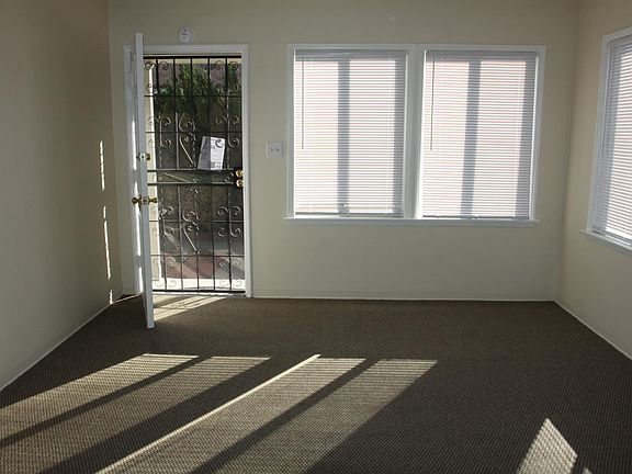 5th image of 4320 N Lakewood Blvd