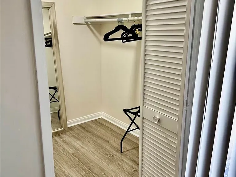 544 Oakbrook Ln — Photo 12