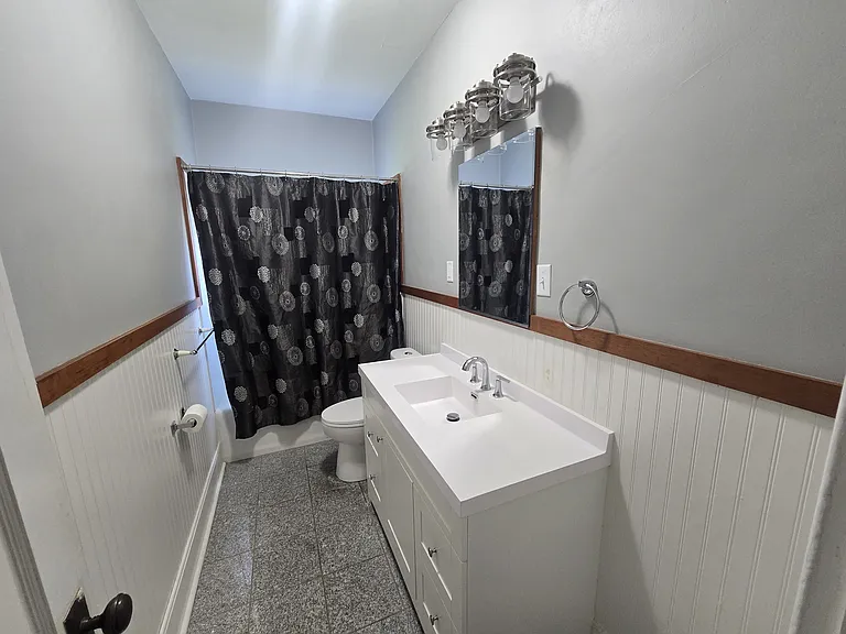 505 Carlton St — Photo 10