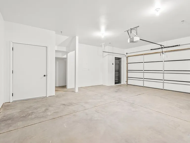 895 W 8th St — Photo 15