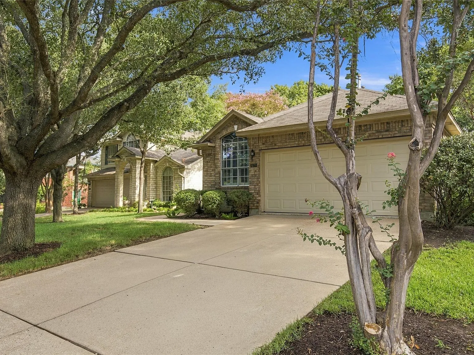 3 bed, 2.0 bath, 1328 sqft, $2,225 — Photo 2