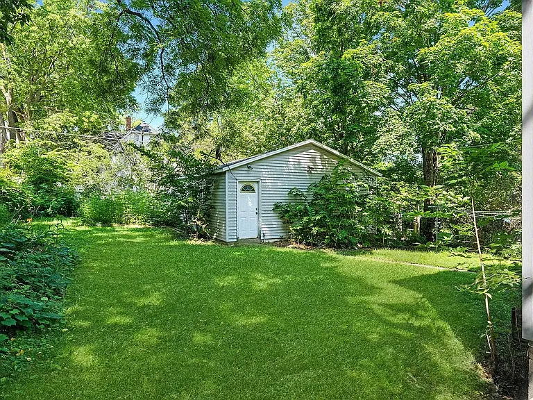 2215 Iowa St — Photo 4