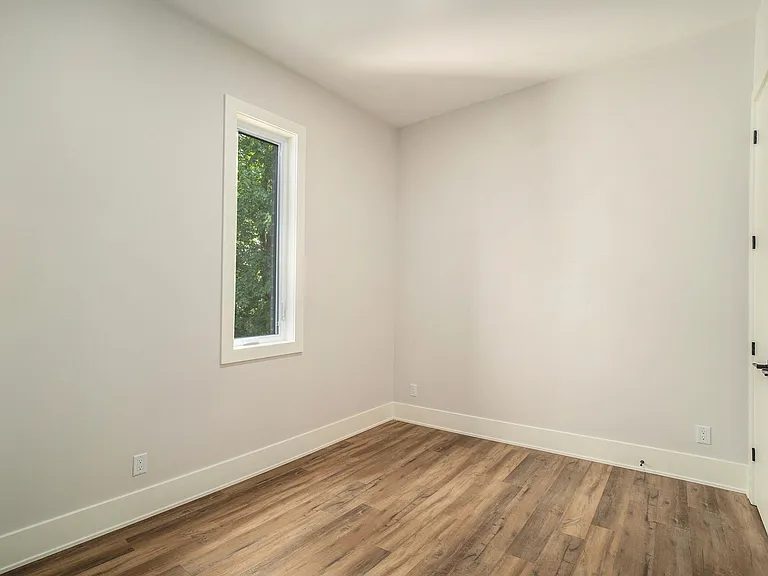 404 Eden Ave #202 — Photo 7