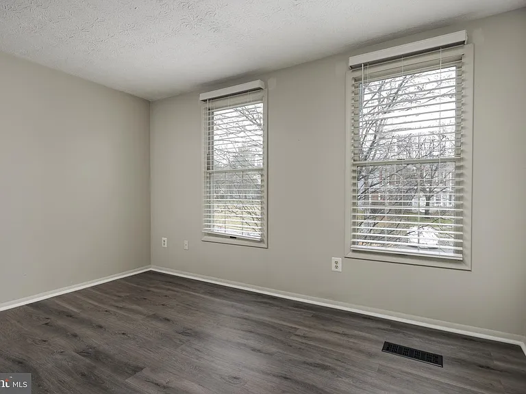 8736 Susquehanna St — Photo 17