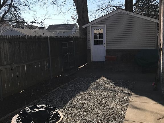 2nd image of 18 Eddy St #18