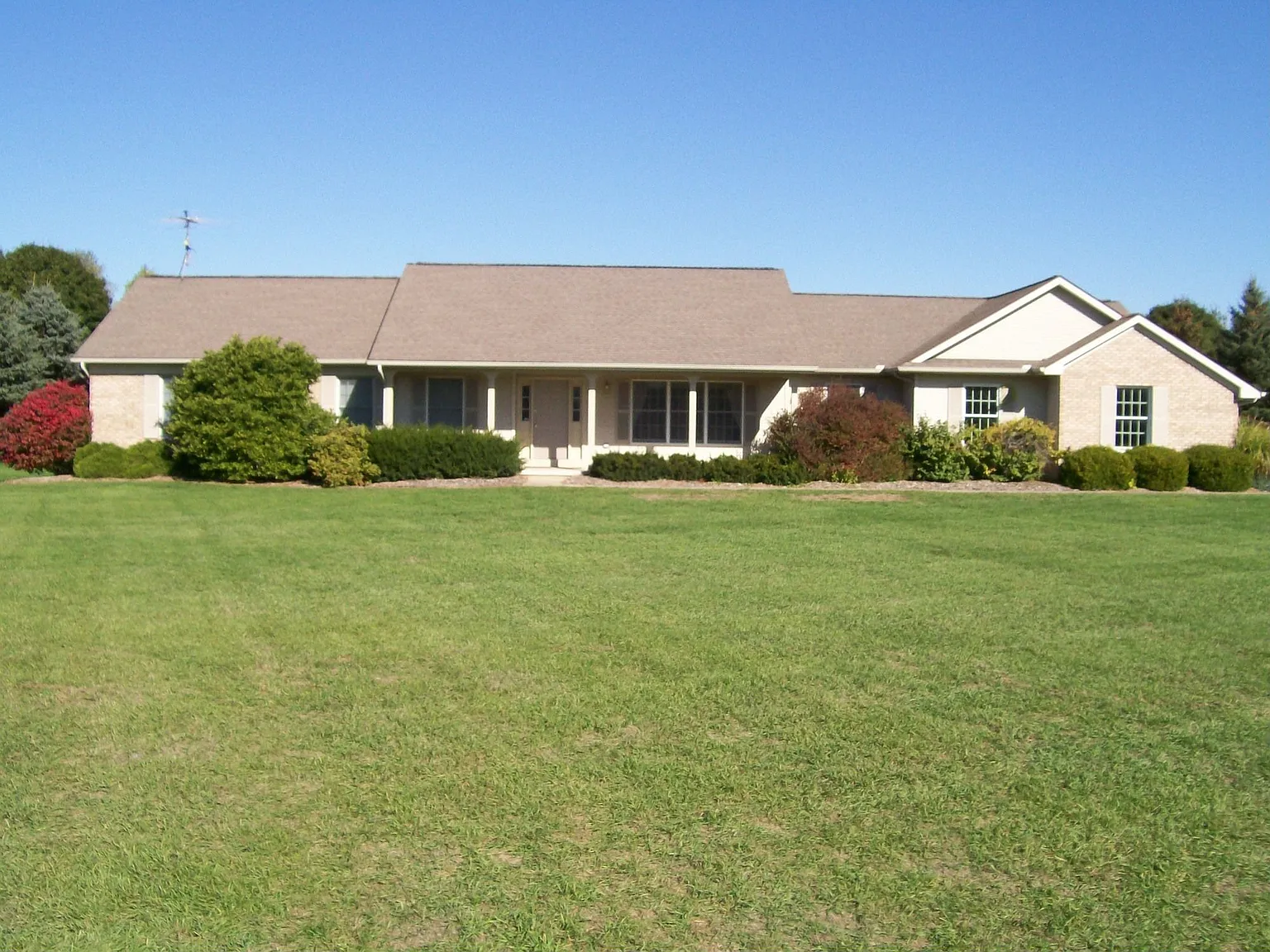 3702 Hedgerow Dr photo 1