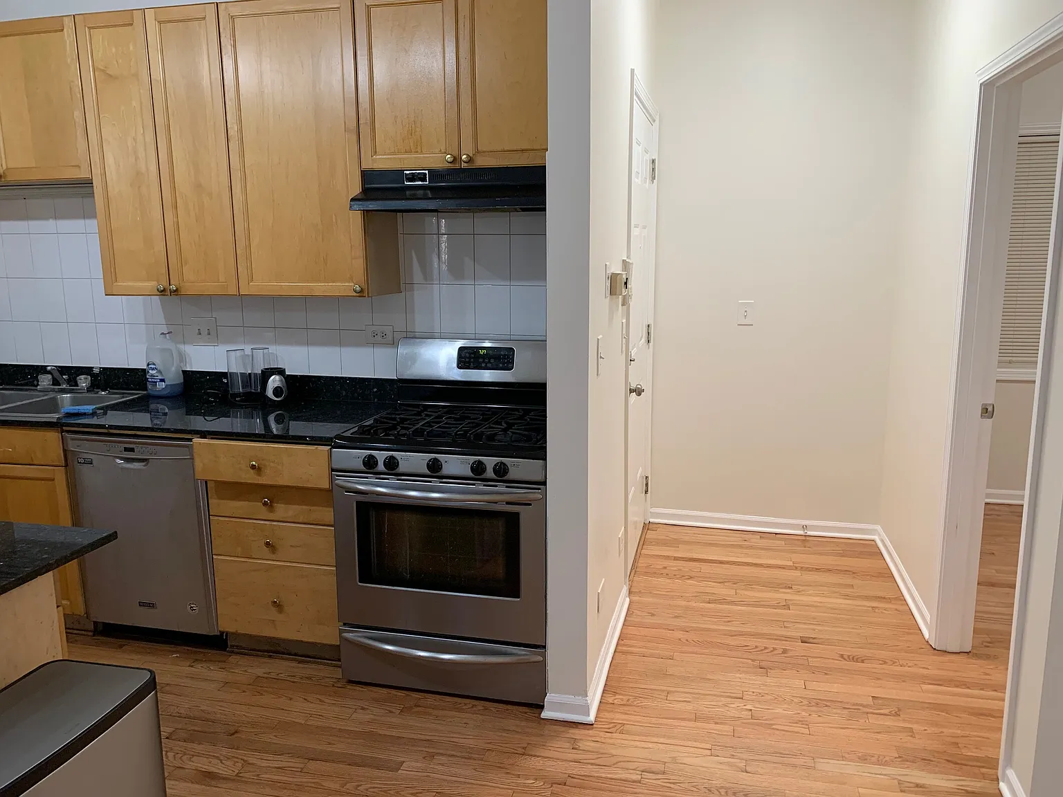 3 bed, 1300 sqft, $750 — Photo 4