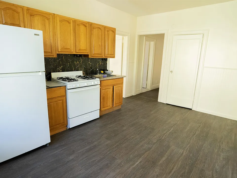 573 Avenue E #4
