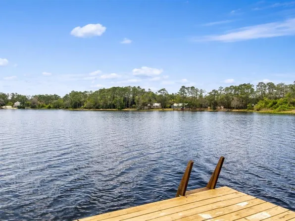299 Riley Lake Dr, Hawthorne, FL 32640