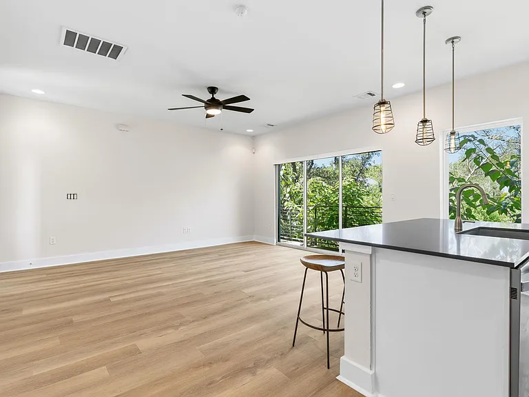 1160 Lott Ave #B — Photo 10