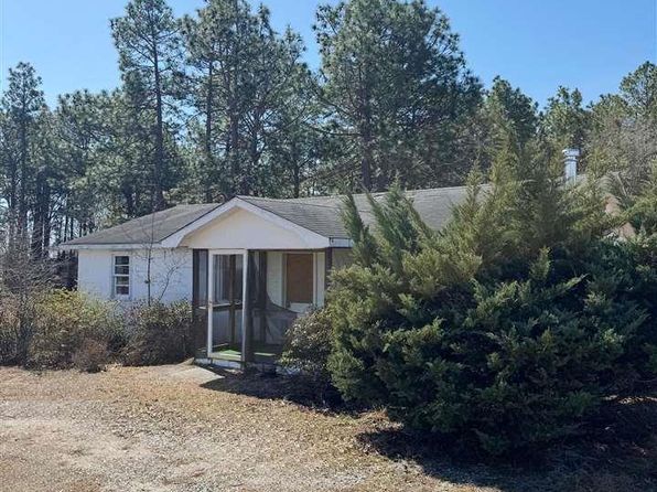 1109 Meadow View Dr, Hartsville, SC 29550
