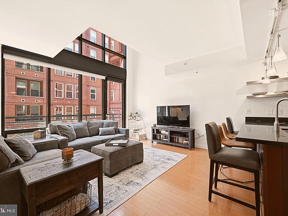 3rd image of 912 F St NW #500