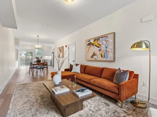 100 Albion Rd #404, Bedford, MA 01730