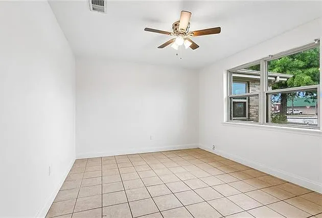 2 bed, 1.0 bath, 866 sqft, $1,600 — Photo 3