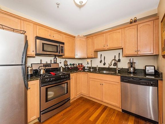 3rd image of 291 Revere St Unit 10