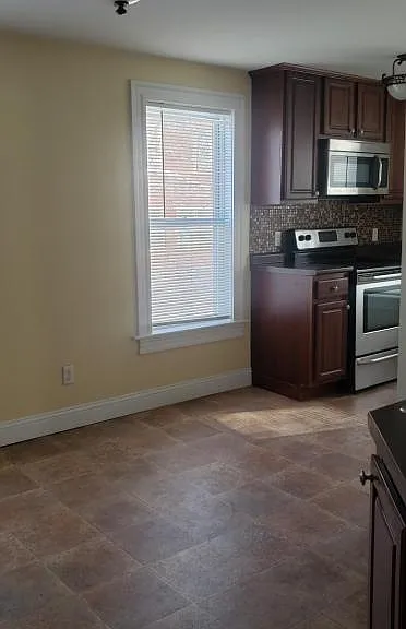 304 Grove St — Photo 5
