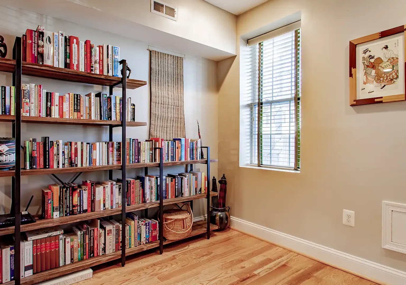 Spacious 3BR/1.5BA Rowhome on Capitol Hill's Doorstep — Photo 4