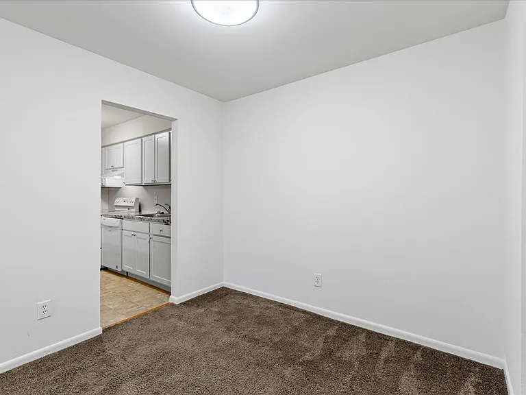 703 Camelback Ct — Photo 13