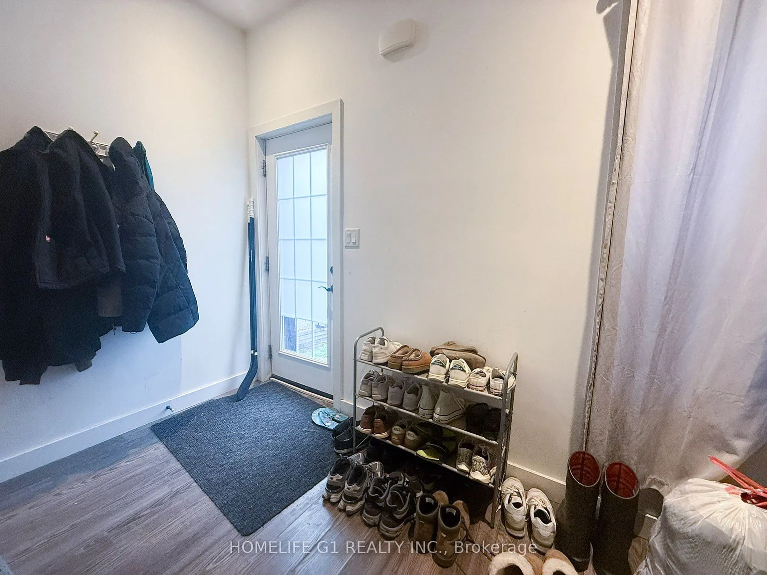 3 bed, $2,399 — Photo 2