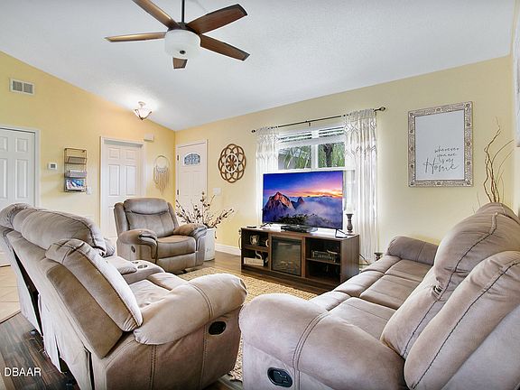3rd image of 2473 Newmark Dr