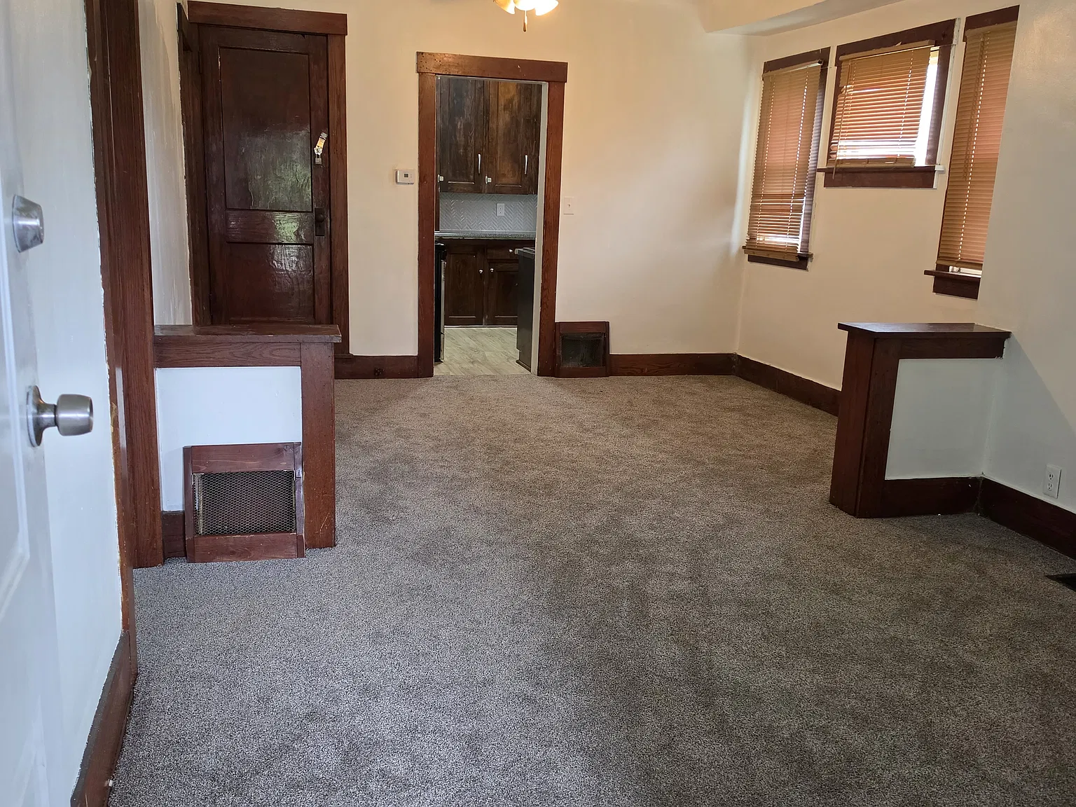 2 bed, 700 sqft, $1,025 — Photo 2