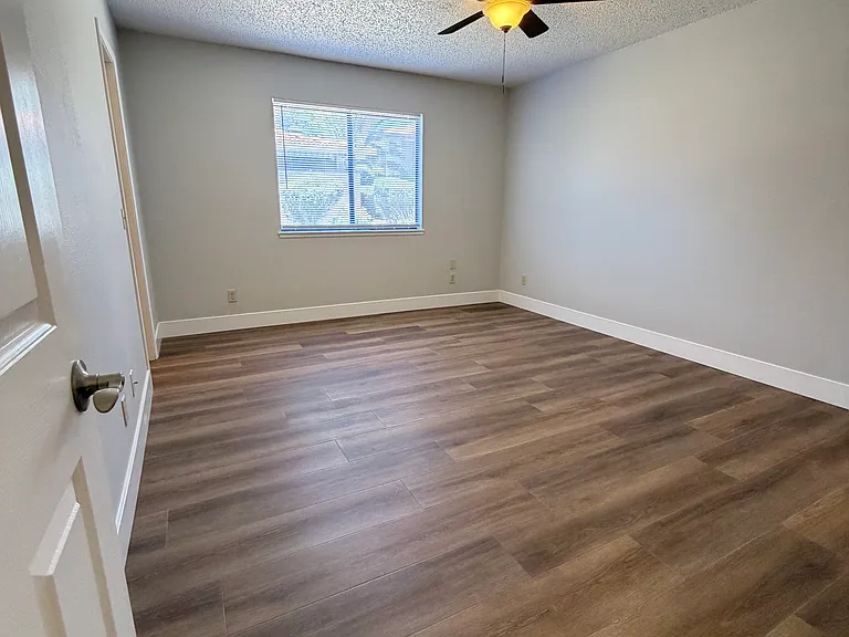 5576 W Rochelle Ave #28A — Photo 8