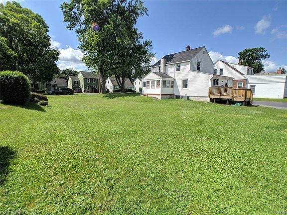4th image of 183 Oakley Dr E