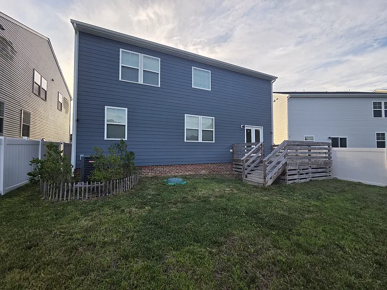 125 Meadows Landing Ln — Photo 3