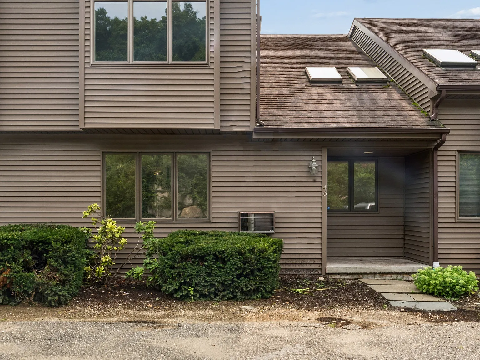 2 bed, 1.5 bath, 1337 sqft, $2,600 — Photo 1