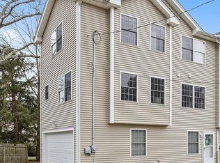 8 Hartwell St, Worcester, MA 01606