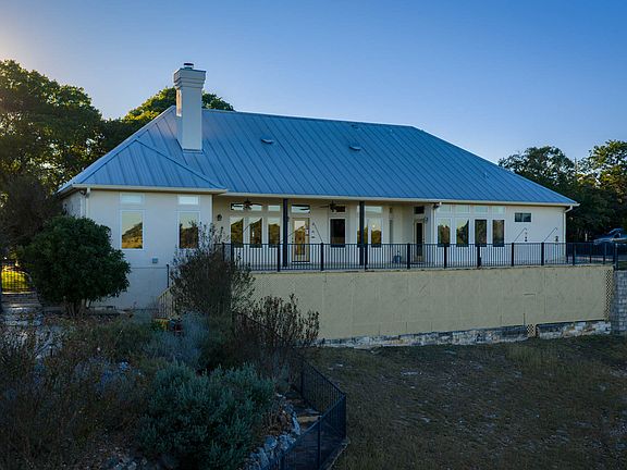 4th image of 326 River Valley Rd