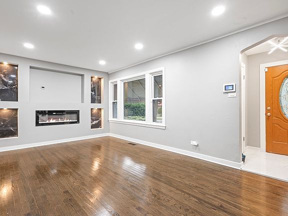 4th image of 10231 S Rhodes Ave