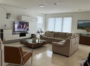 10423 NW 70th Ln, Doral, FL 33178
