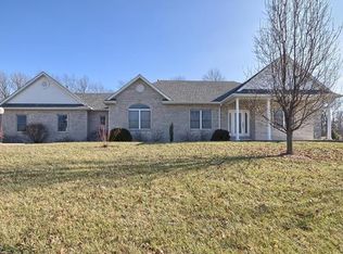 157 Oakland Dr, Troy, IL 62294
