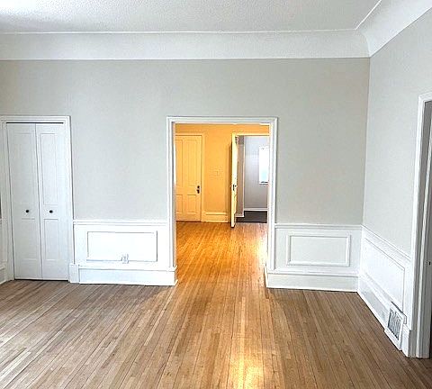 5th image of 1810 Chestnut Ave W #1