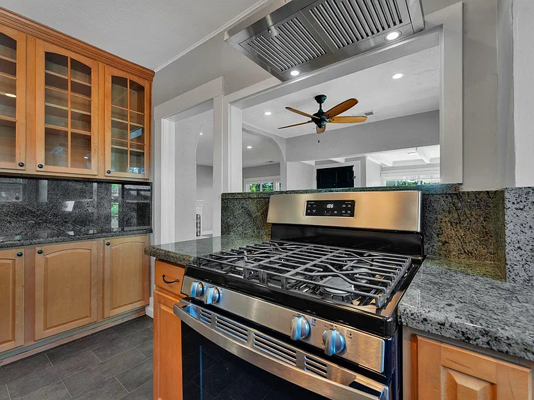 802 Broadmoor Blvd — Photo 13