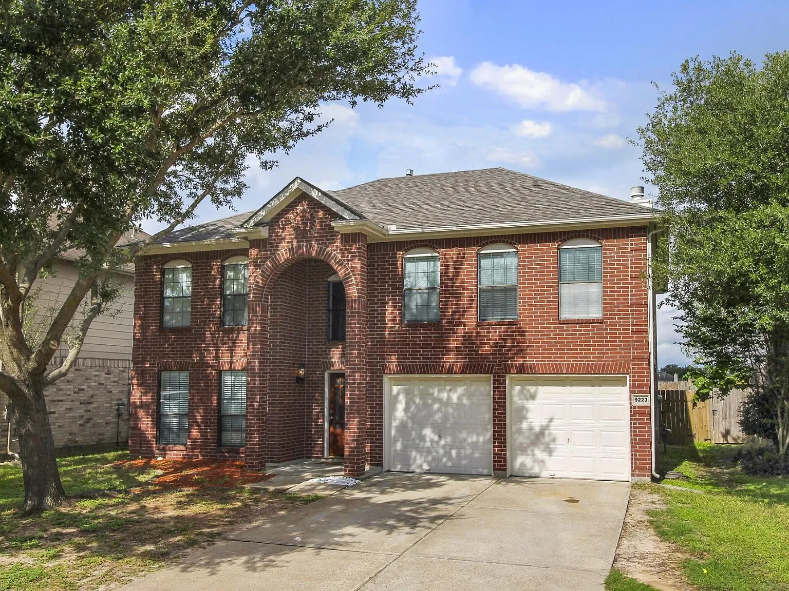 3 bed, 2.5 bath, 2392 sqft, $2,250 — Photo 1