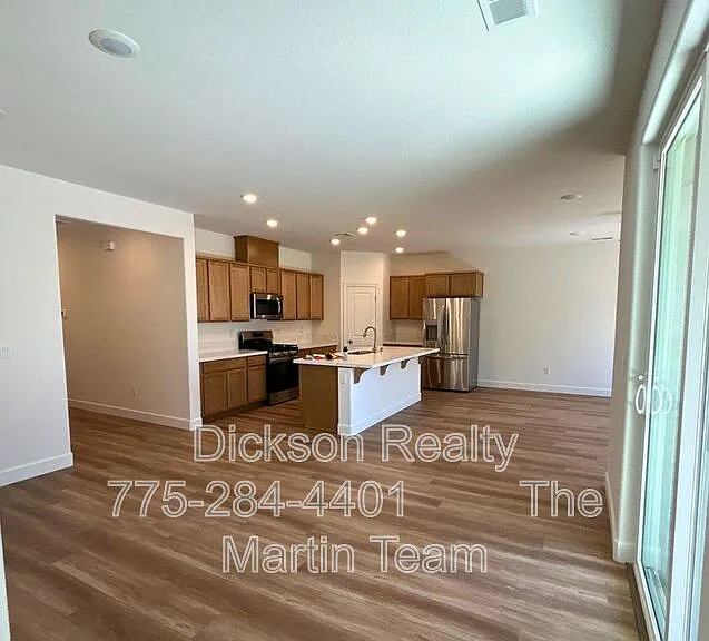 3247 Eleanor Way — Photo 2